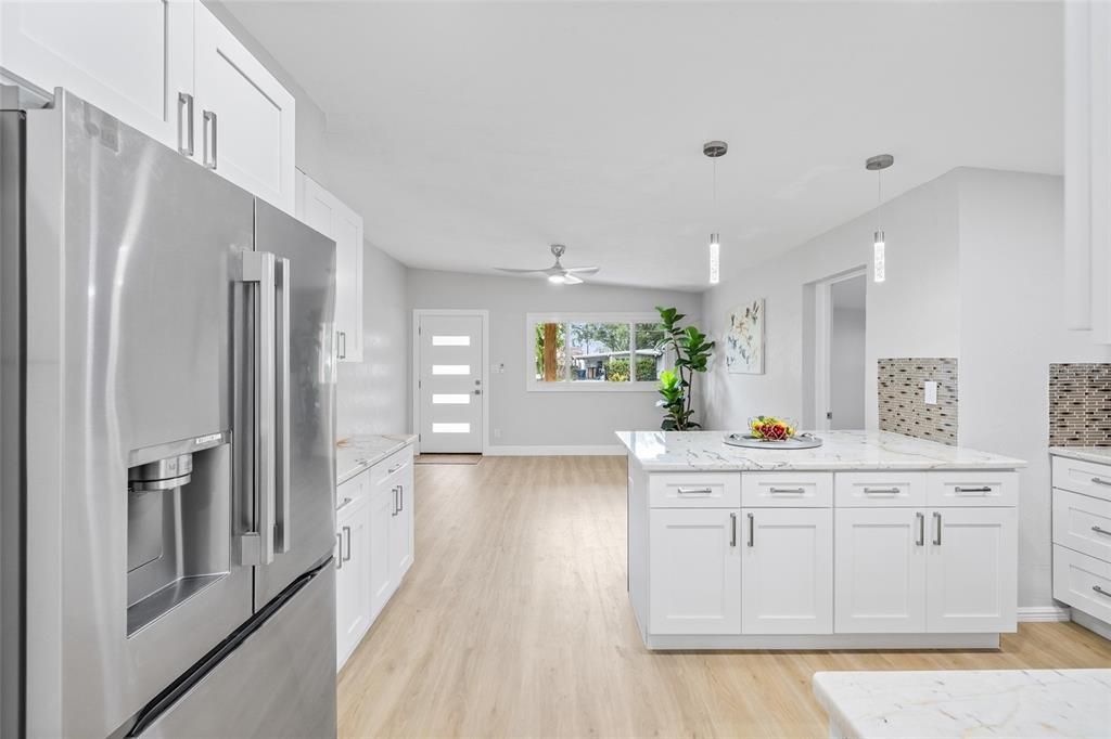 En Venta: $599,000 (4 camas, 2 baños, 1900 Pies cuadrados)