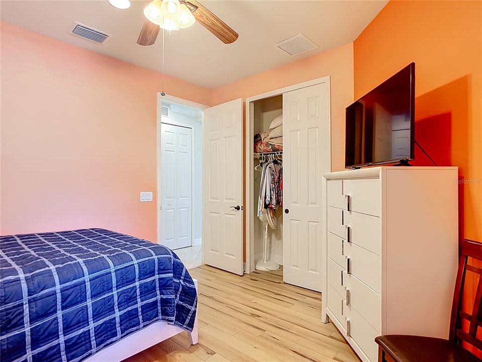 For Sale: $285,000 (2 beds, 2 baths, 1454 Square Feet)