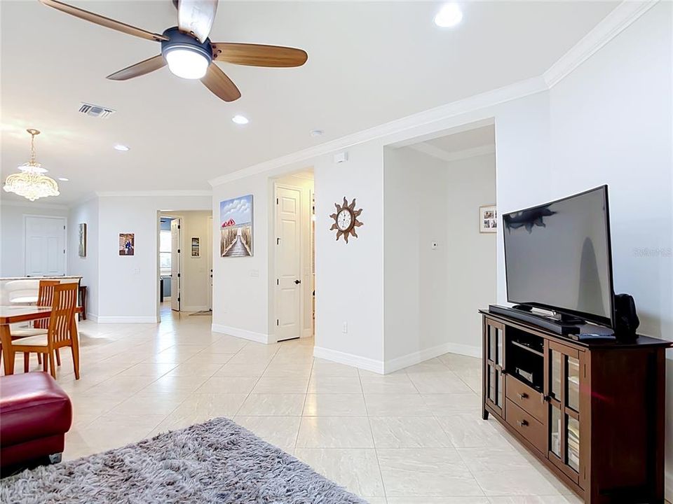 For Sale: $285,000 (2 beds, 2 baths, 1454 Square Feet)