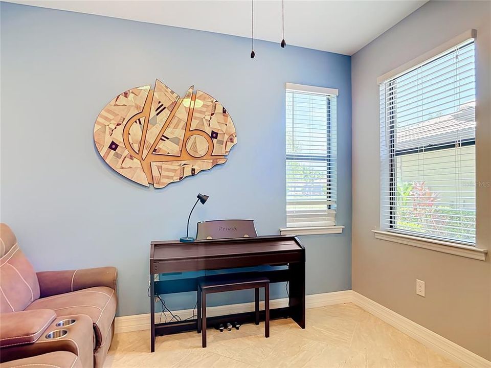 For Sale: $285,000 (2 beds, 2 baths, 1454 Square Feet)