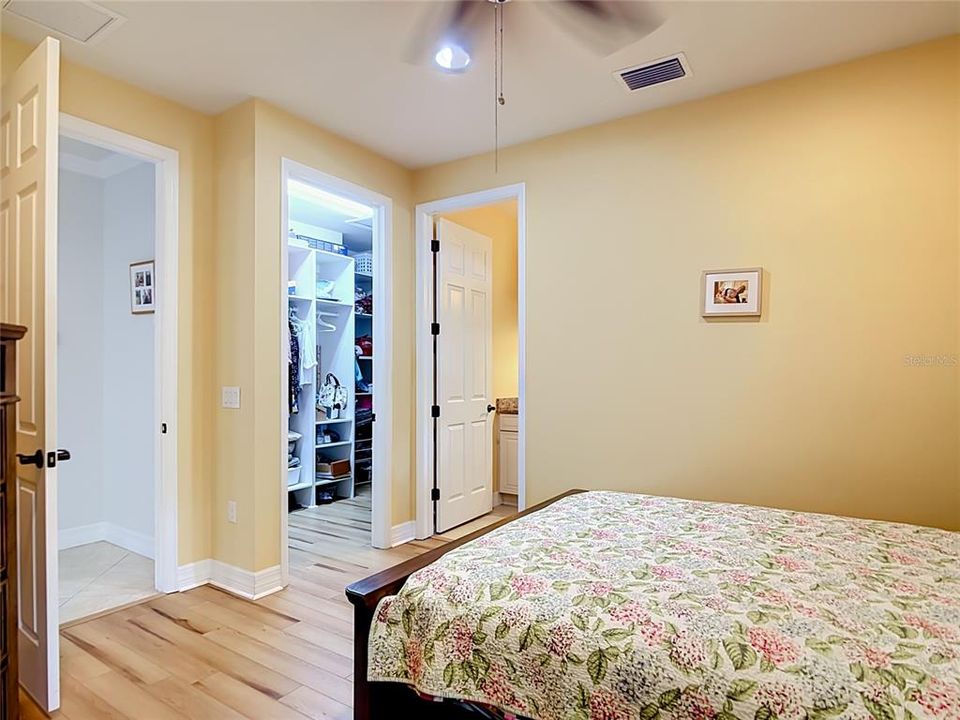 For Sale: $285,000 (2 beds, 2 baths, 1454 Square Feet)