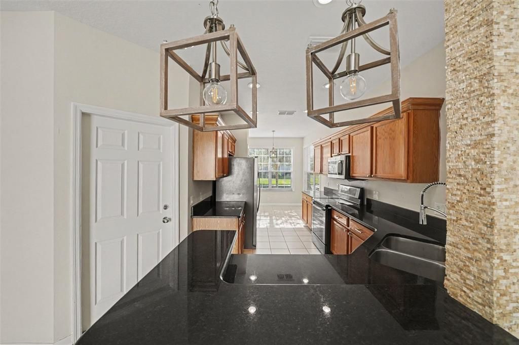 En Venta: $339,900 (4 camas, 2 baños, 2122 Pies cuadrados)