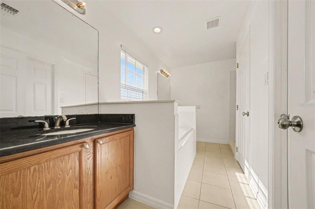 En Venta: $339,900 (4 camas, 2 baños, 2122 Pies cuadrados)