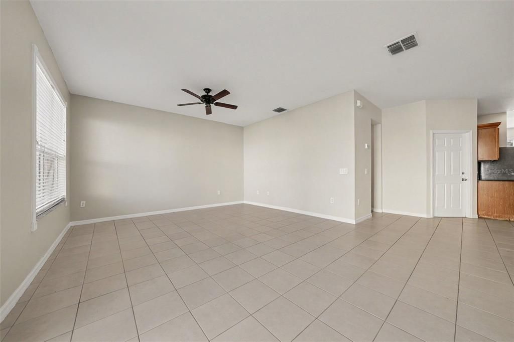 En Venta: $339,900 (4 camas, 2 baños, 2122 Pies cuadrados)