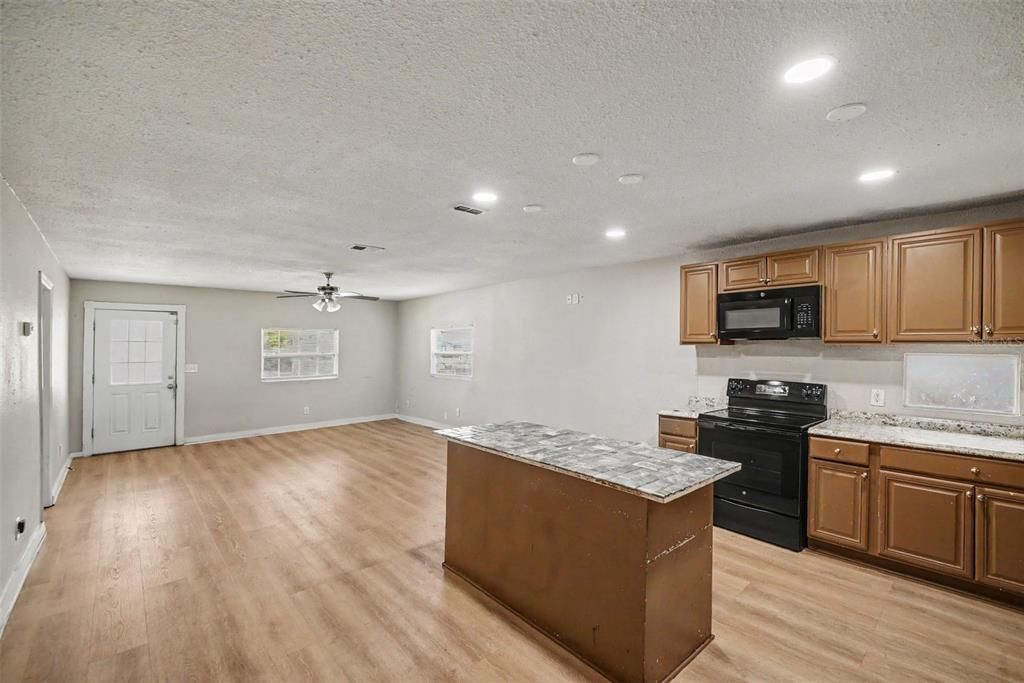 For Sale: $284,000 (3 beds, 2 baths, 1485 Square Feet)