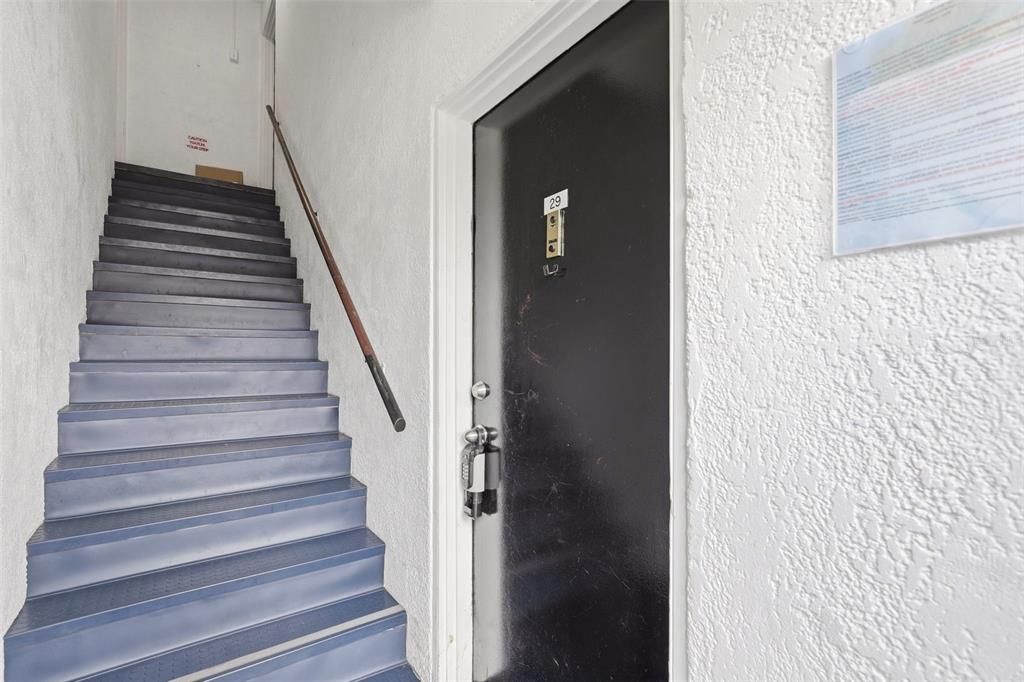 На продажу: $125,000 (2 спален, 1 ванн, 920 Квадратных фут)