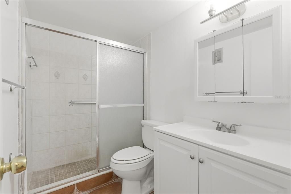 На продажу: $125,000 (2 спален, 1 ванн, 920 Квадратных фут)