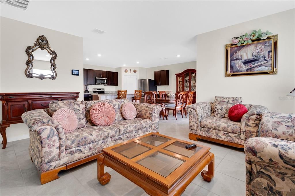 En Venta: $399,000 (4 camas, 2 baños, 1846 Pies cuadrados)