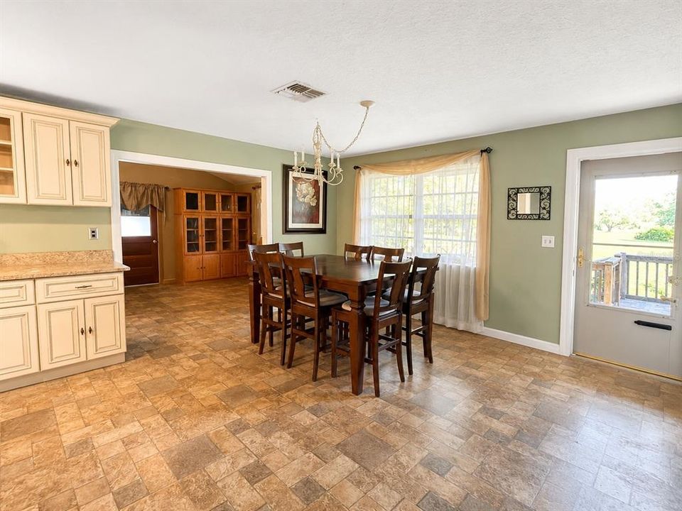 For Sale: $750,000 (4 beds, 2 baths, 2158 Square Feet)