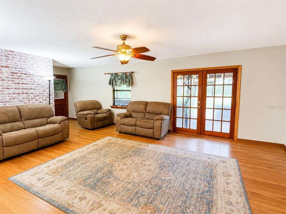 For Sale: $750,000 (4 beds, 2 baths, 2158 Square Feet)