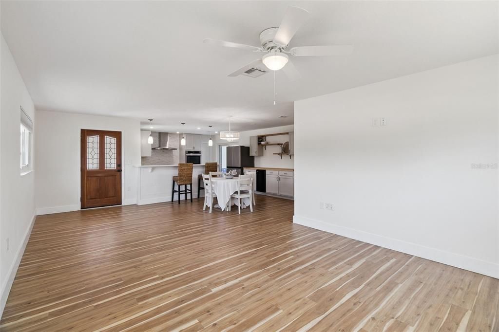 En Venta: $599,000 (3 camas, 2 baños, 1388 Pies cuadrados)