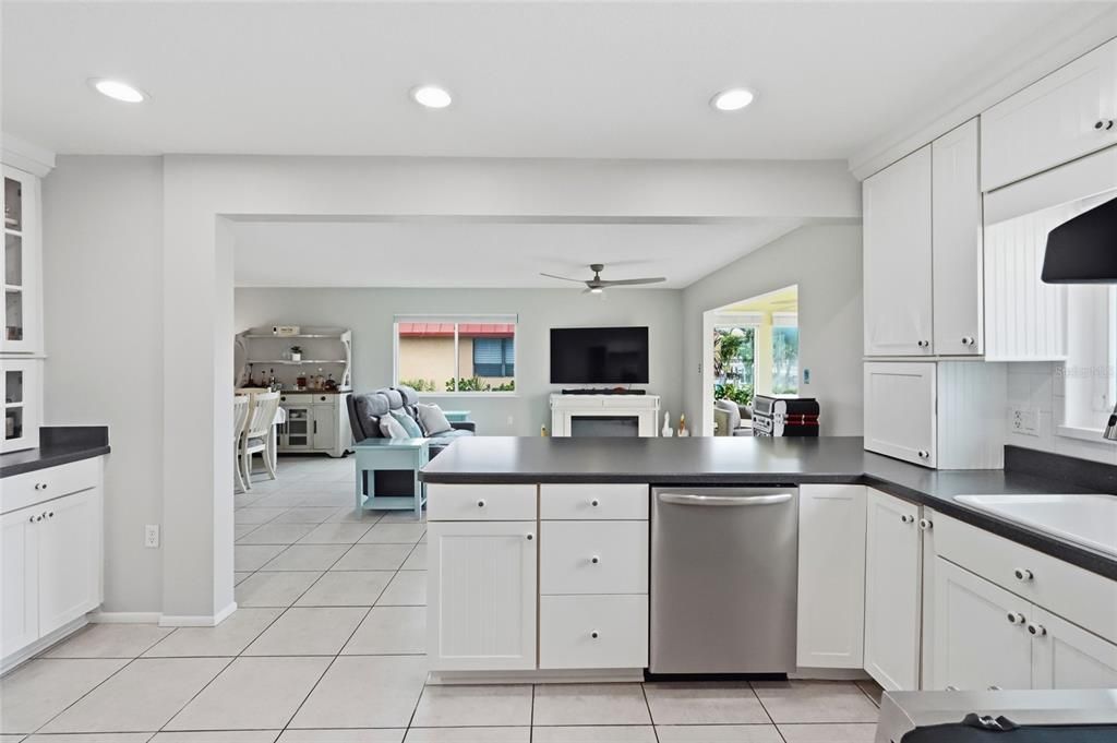 For Sale: $525,000 (3 beds, 2 baths, 1452 Square Feet)