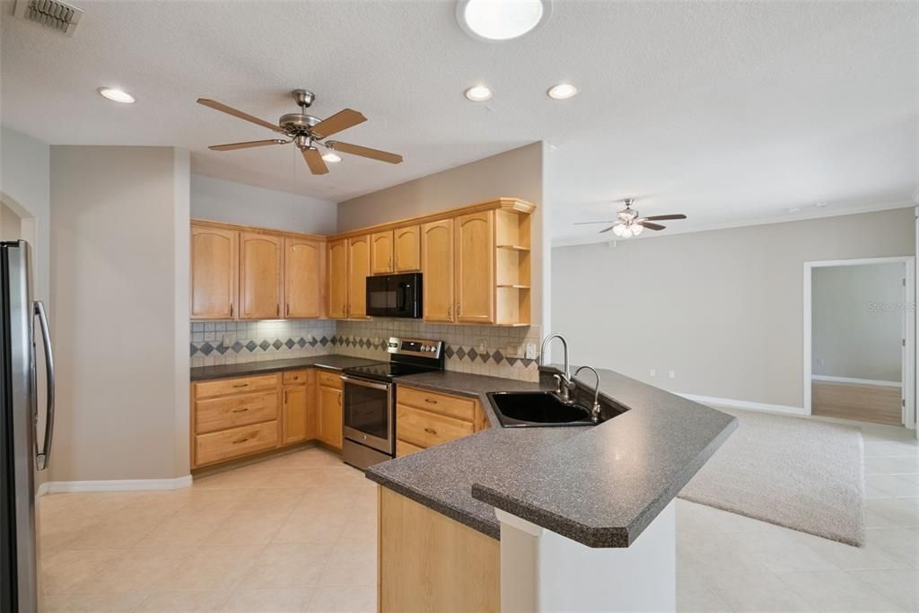 En Venta: $445,000 (4 camas, 3 baños, 2214 Pies cuadrados)