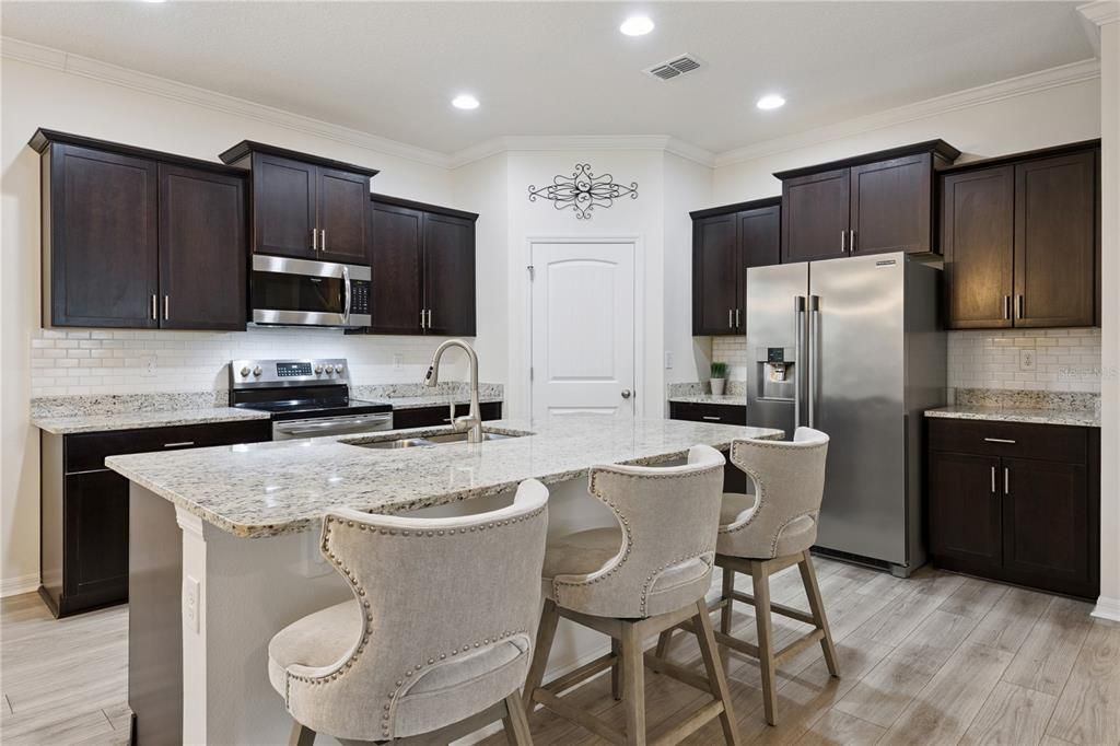 For Sale: $549,500 (3 beds, 2 baths, 2216 Square Feet)