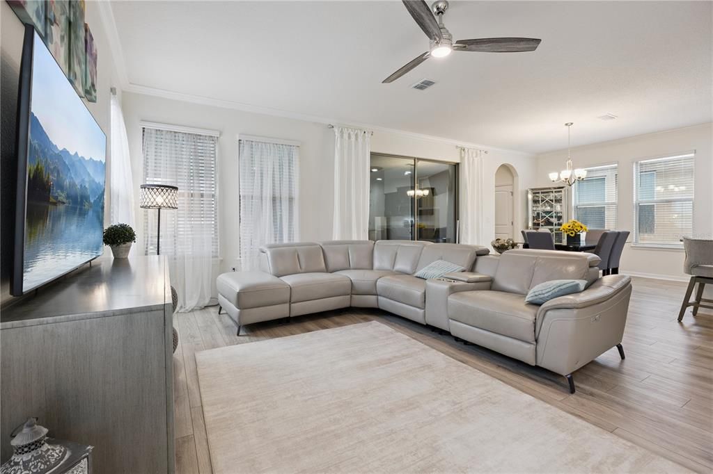 For Sale: $549,500 (3 beds, 2 baths, 2216 Square Feet)