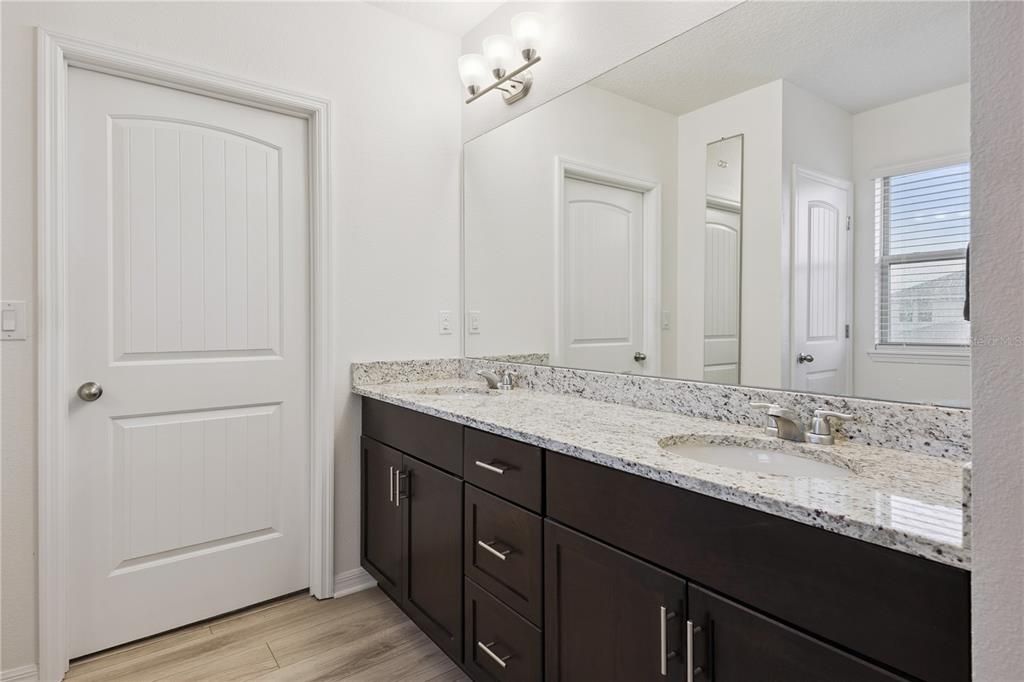 For Sale: $549,500 (3 beds, 2 baths, 2216 Square Feet)