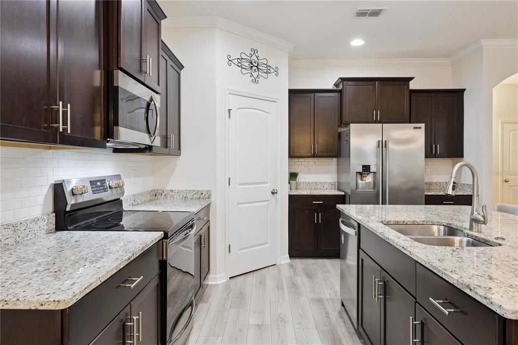 For Sale: $549,500 (3 beds, 2 baths, 2216 Square Feet)