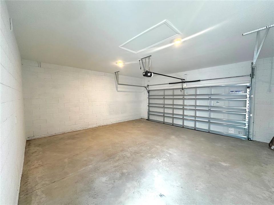 En Renta: $2,800 (4 camas, 3 baños, 2023 Pies cuadrados)