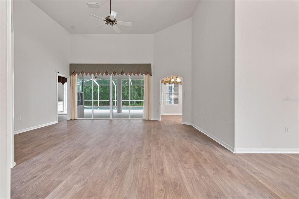 En Venta: $680,000 (3 camas, 3 baños, 2772 Pies cuadrados)