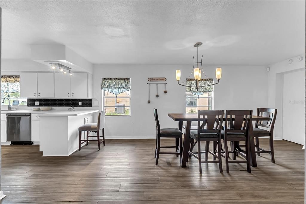 En Venta: $294,900 (3 camas, 2 baños, 1581 Pies cuadrados)