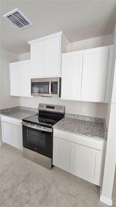 For Rent: $2,200 (4 beds, 2 baths, 2000 Square Feet)