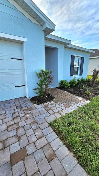 For Rent: $2,200 (4 beds, 2 baths, 2000 Square Feet)