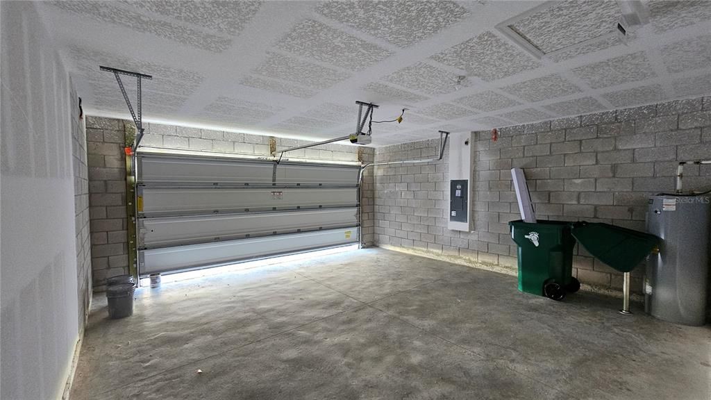 For Rent: $2,200 (4 beds, 2 baths, 2000 Square Feet)