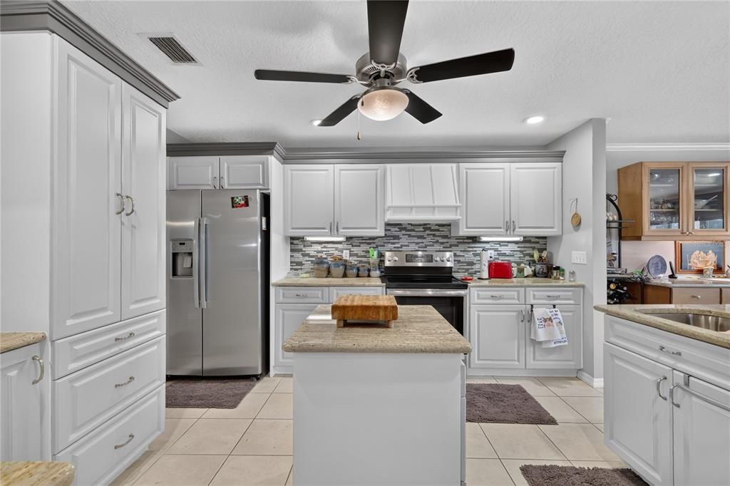 For Sale: $599,900 (3 beds, 3 baths, 2235 Square Feet)
