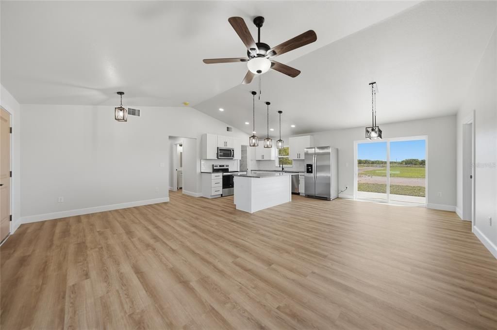 Active With Contract: $332,000 (4 beds, 2 baths, 1601 Square Feet)