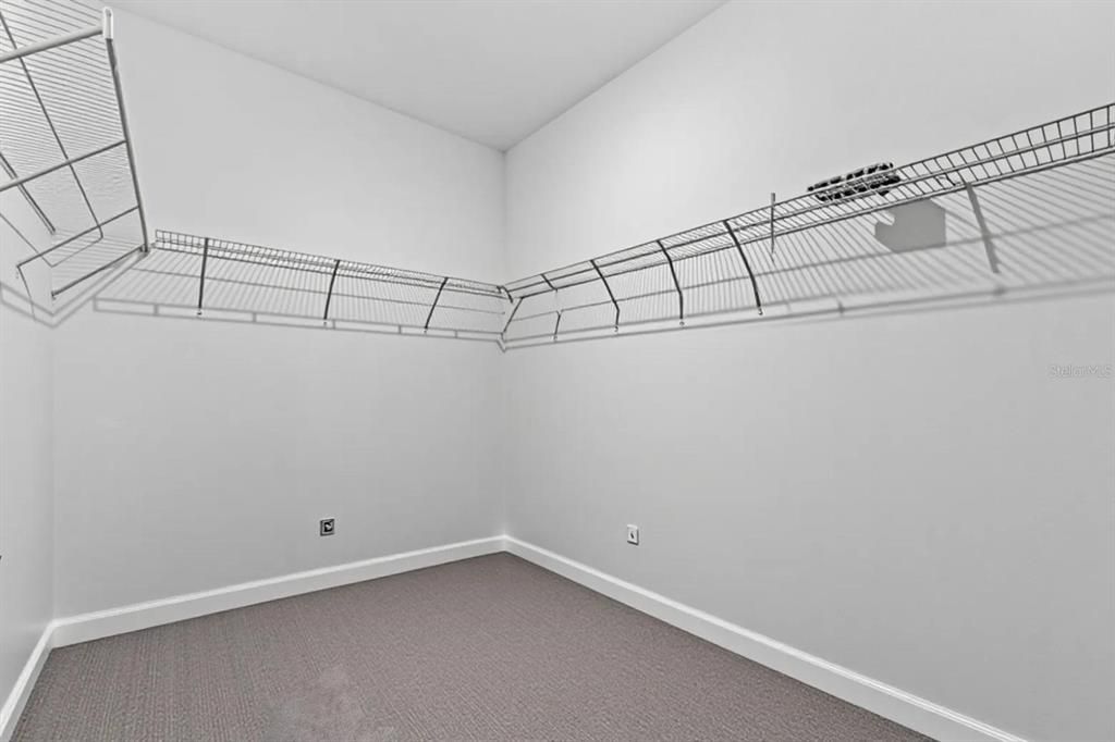 For Sale: $369,900 (2 beds, 2 baths, 1761 Square Feet)