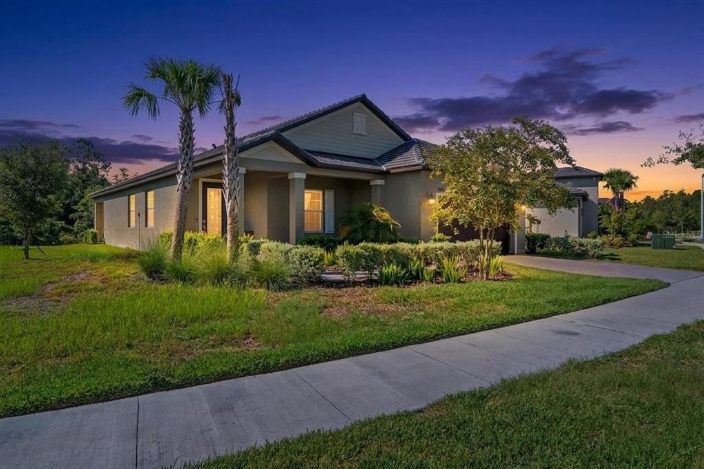 For Sale: $369,900 (2 beds, 2 baths, 1761 Square Feet)