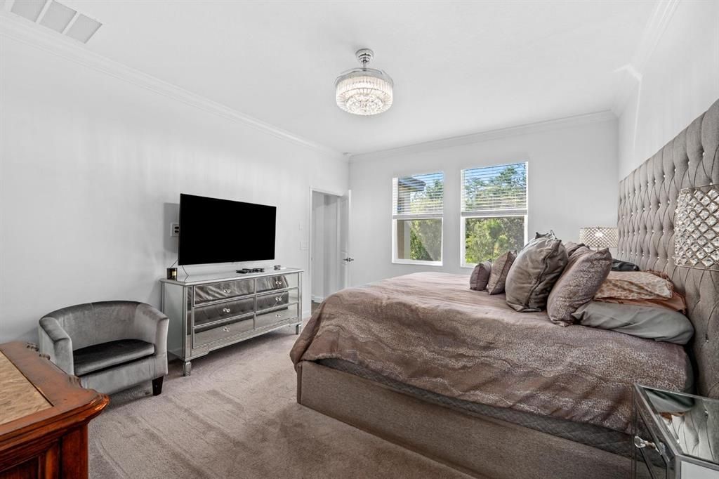 For Sale: $369,900 (2 beds, 2 baths, 1761 Square Feet)