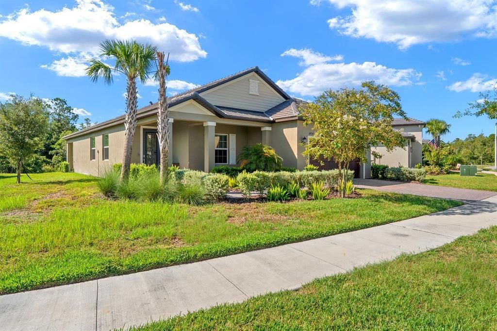 For Sale: $369,900 (2 beds, 2 baths, 1761 Square Feet)