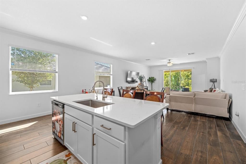 For Sale: $369,900 (2 beds, 2 baths, 1761 Square Feet)