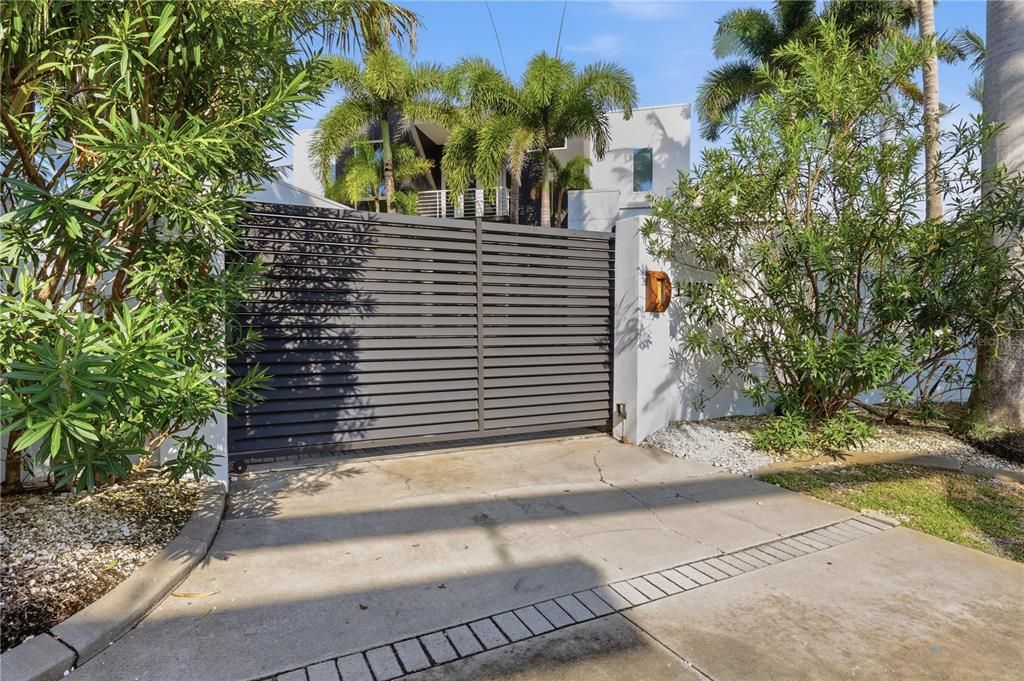 For Sale: $7,995,000 (4 beds, 4 baths, 3936 Square Feet)