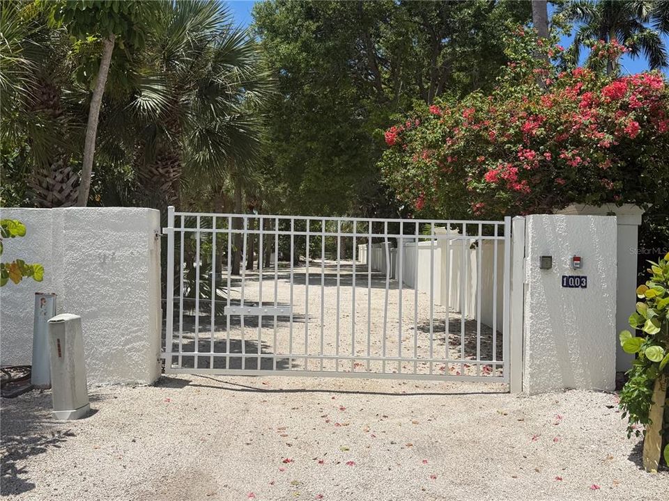 For Sale: $7,995,000 (4 beds, 4 baths, 3936 Square Feet)