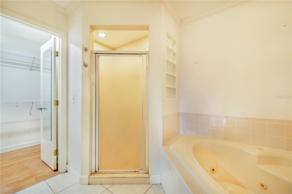 En Venta: $365,000 (3 camas, 2 baños, 2214 Pies cuadrados)