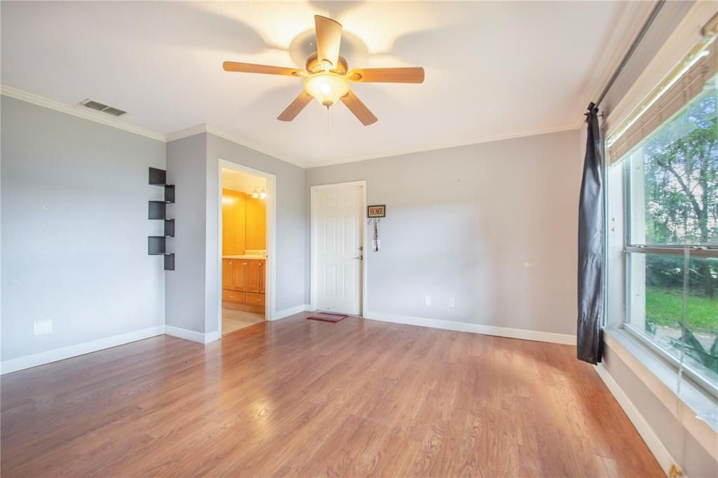 En Venta: $365,000 (3 camas, 2 baños, 2214 Pies cuadrados)