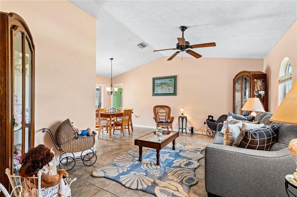 For Sale: $359,900 (3 beds, 2 baths, 1794 Square Feet)