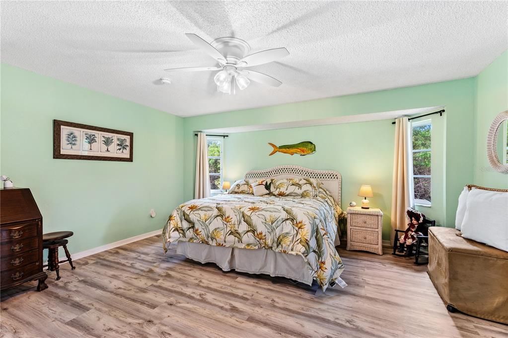 For Sale: $359,900 (3 beds, 2 baths, 1794 Square Feet)