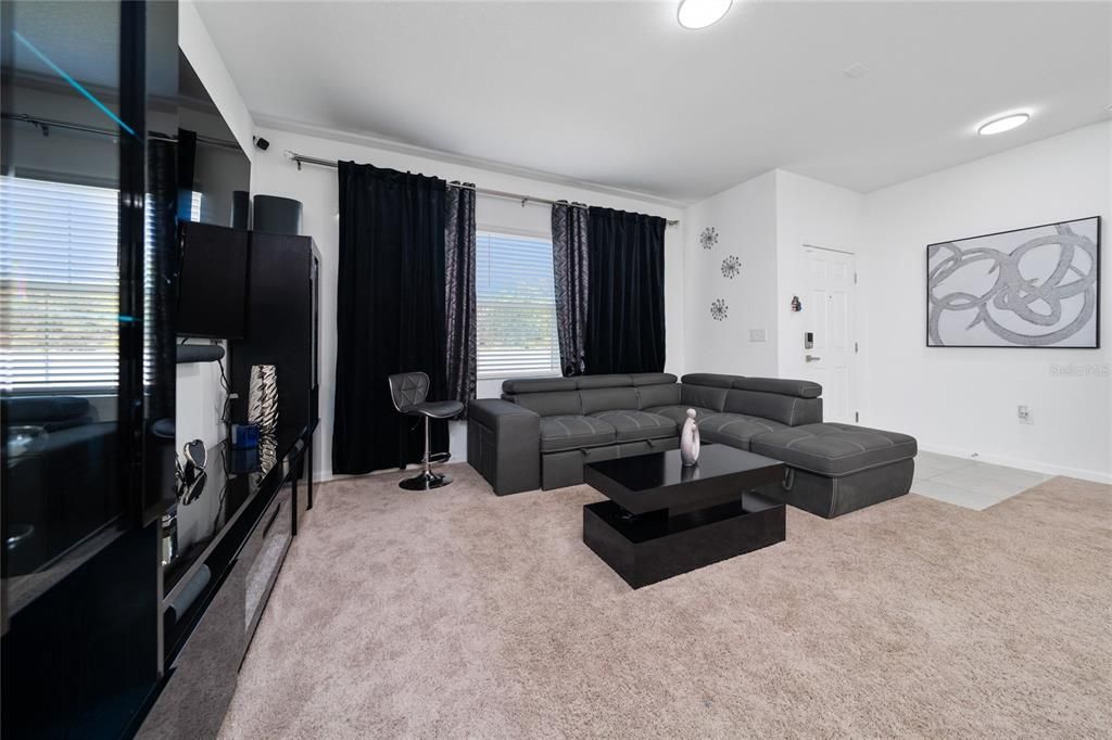 For Rent: $2,300 (3 beds, 2 baths, 1424 Square Feet)