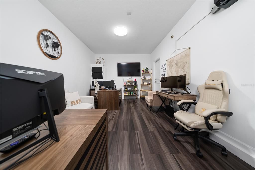 For Rent: $2,300 (3 beds, 2 baths, 1424 Square Feet)