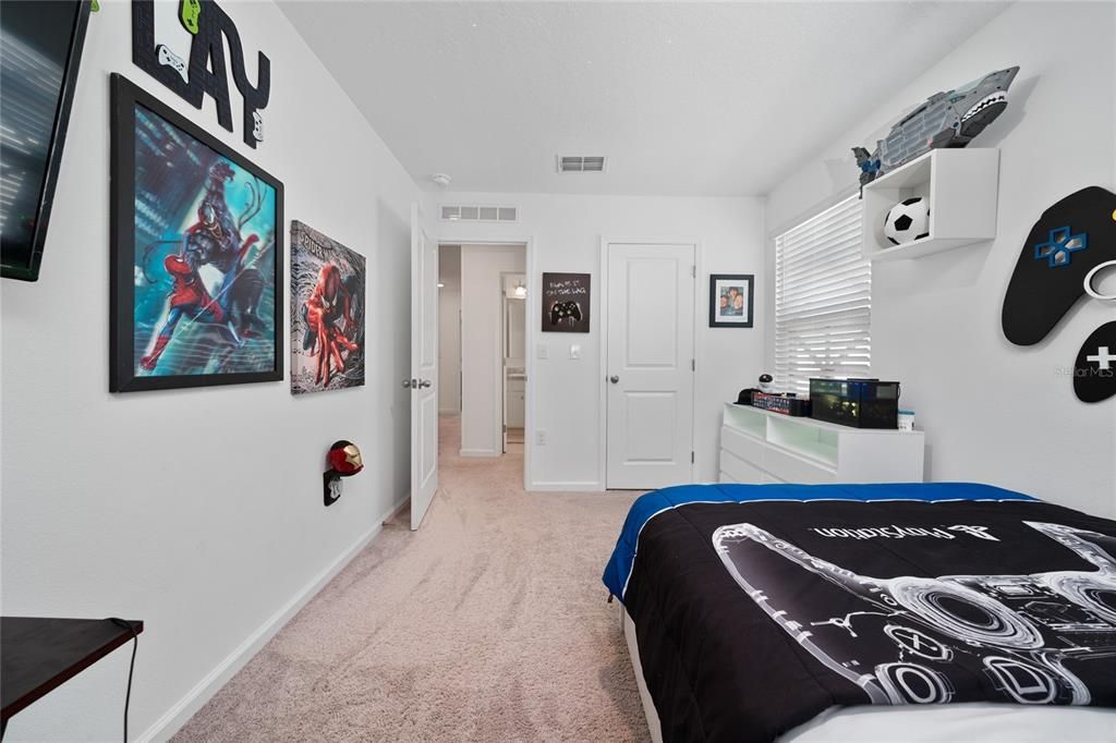 For Rent: $2,300 (3 beds, 2 baths, 1424 Square Feet)