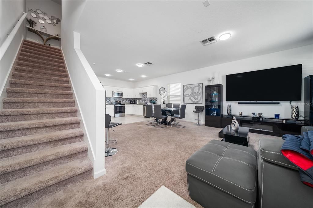 For Rent: $2,300 (3 beds, 2 baths, 1424 Square Feet)