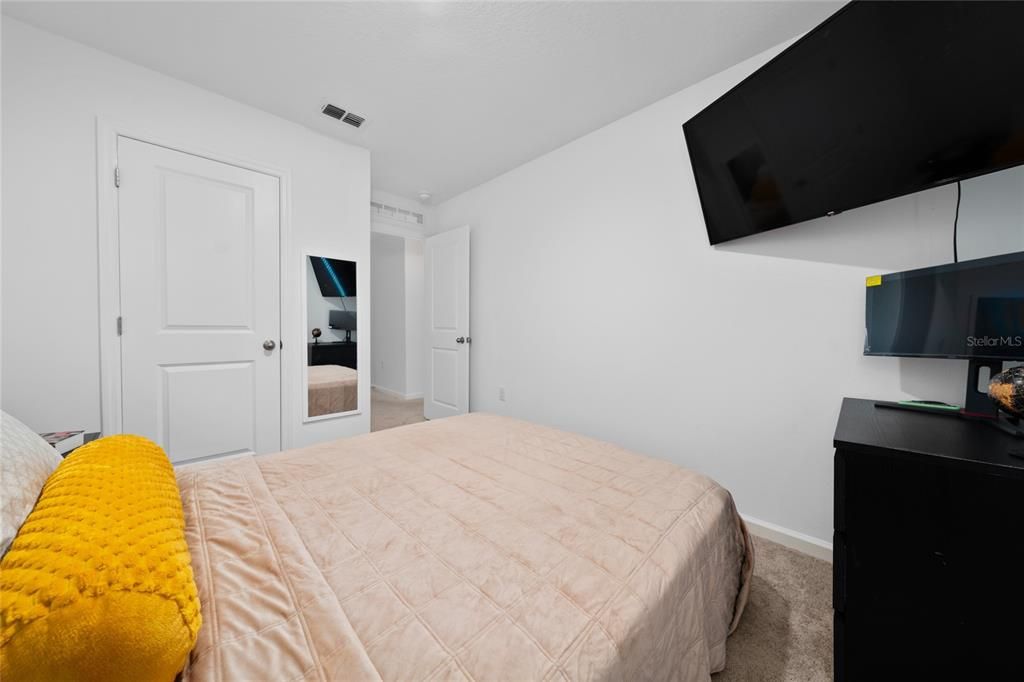For Rent: $2,300 (3 beds, 2 baths, 1424 Square Feet)