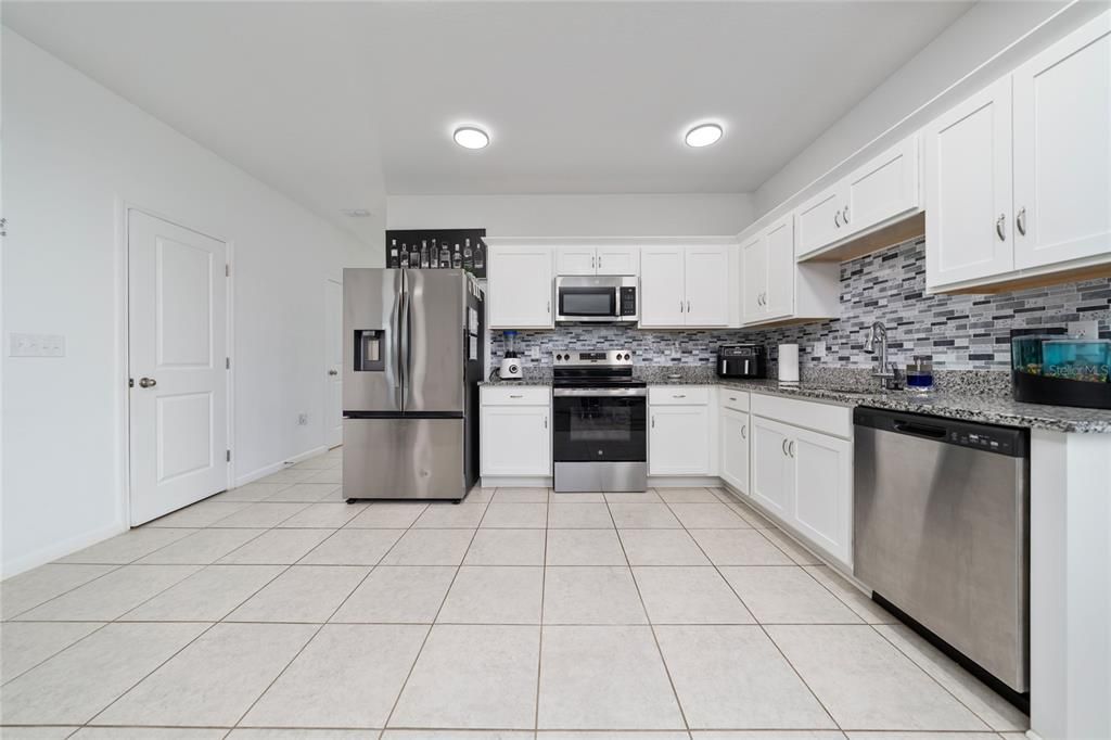 For Rent: $2,300 (3 beds, 2 baths, 1424 Square Feet)