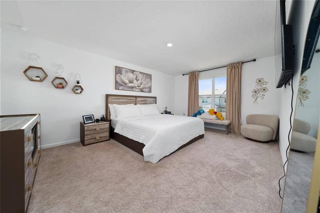 For Rent: $2,300 (3 beds, 2 baths, 1424 Square Feet)
