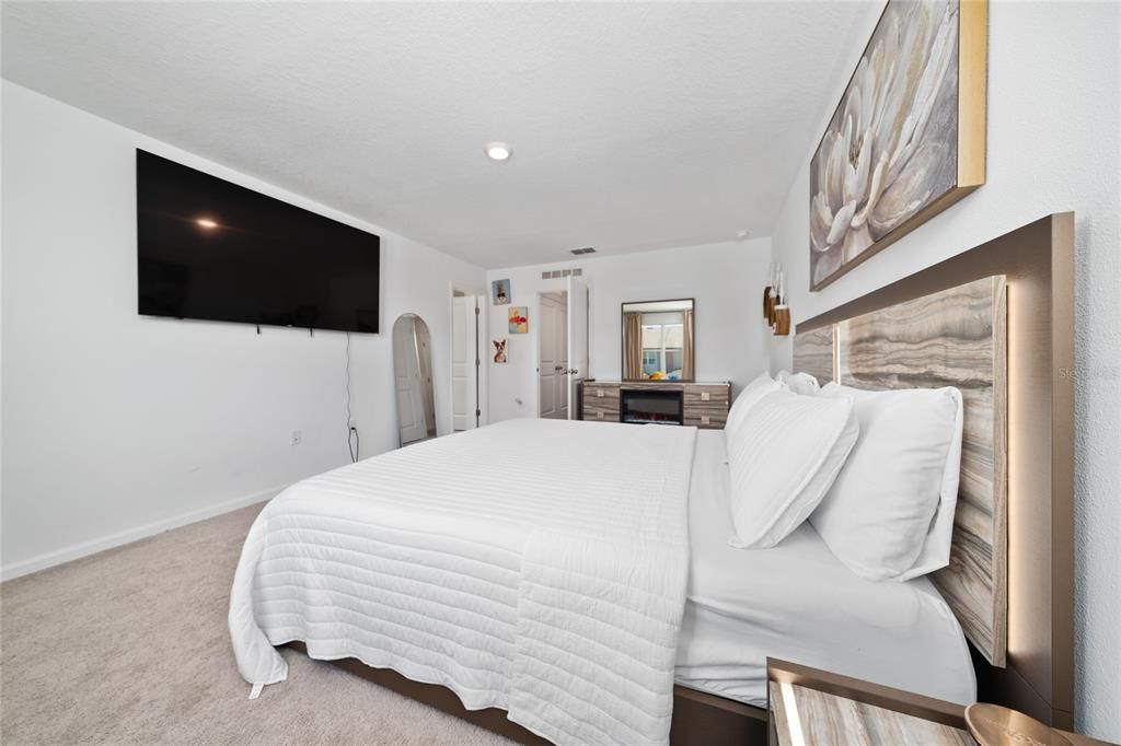 For Rent: $2,300 (3 beds, 2 baths, 1424 Square Feet)