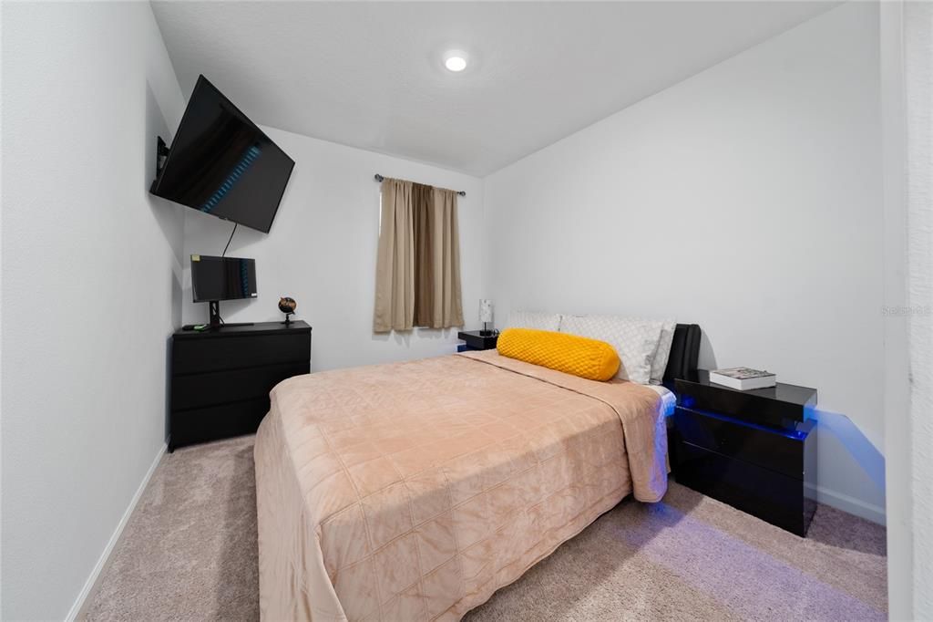 For Rent: $2,300 (3 beds, 2 baths, 1424 Square Feet)