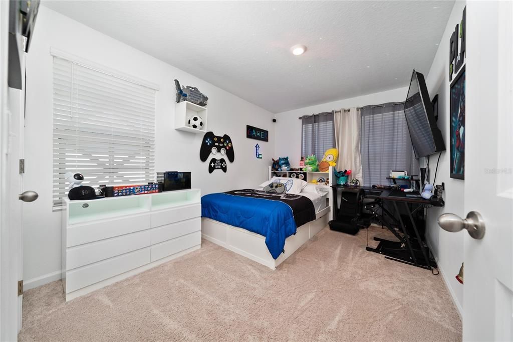For Rent: $2,300 (3 beds, 2 baths, 1424 Square Feet)